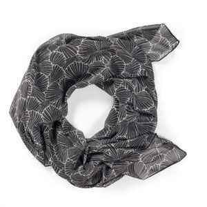 BNWOT Initials Inc. Its A Wrap - Shellebrate Pashmina Wrap